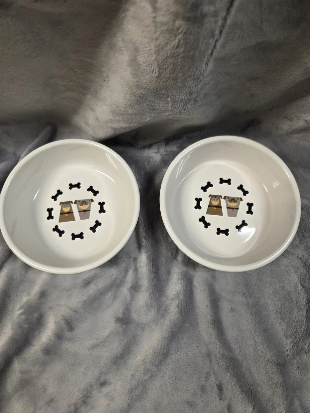 Set of 2 White Ceramic Dog Bowls with Bone